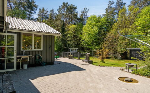 Hunding - 7Km from the Sea: Wohnung, Schatten, Balkon, Stuhl, Zaun, Gartenmöbel, Aluminium, Kunstrasen