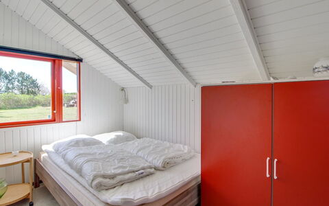 Frandsine - 800M from the Sea: Holz, Decke, Schlafzimmer, Interior Design, Fussboden, Flooring, Bett, Zimmer, Dachboden, Bettrahmen