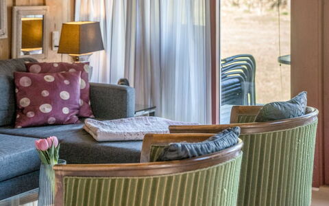 Frandsine - 800M from the Sea: Möbel, Interior Design, Flooring, Fussboden, Holz, Textil, Zimmer, Couch, Beleuchtung, Wohnzimmer