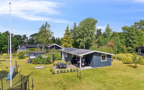 Hanne - 300M from the Sea: Dach, Haus, Zuhause, Hütte, Abstellgleis, Estate, Auffahrt, Gartenbauten, Garten, Schuppen