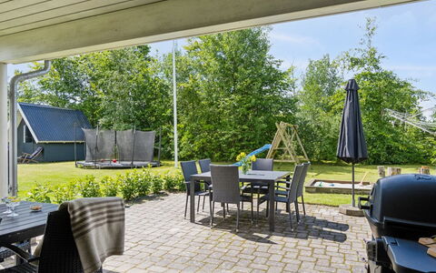 Hanne - 300M from the Sea: Dach, Haus, Zuhause, Hütte, Abstellgleis, Estate, Auffahrt, Gartenbauten, Garten, Schuppen