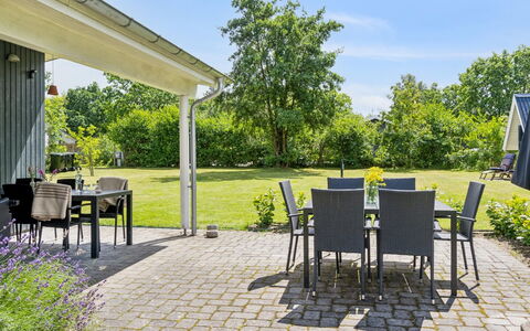 Hanne - 300M from the Sea: Dach, Haus, Zuhause, Hütte, Abstellgleis, Estate, Auffahrt, Gartenbauten, Garten, Schuppen