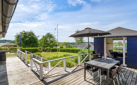 Edvia - 700M to the Fjord: Deck, Schatten, Veranda, Promenade, Hartholz, Walkway, Planke, Design, Outdoor Struktur, Eco Hotel