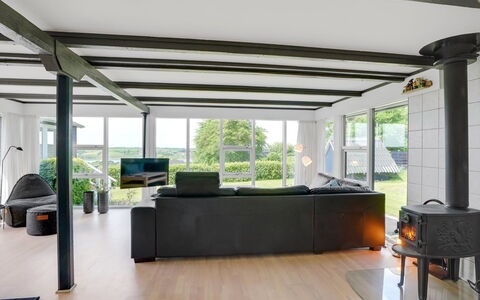 Edvia - 700M to the Fjord: Möbel, Interior Design, Flooring, Fussboden, Decke, Holz, Beleuchtung, Couch, Zimmer, Wohnzimmer