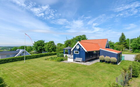 Edvia - 700M to the Fjord: Blau, Haus, Zuhause, Hütte, Dach, Estate, Rasen, Bauernhaus, Garten, Landscaping