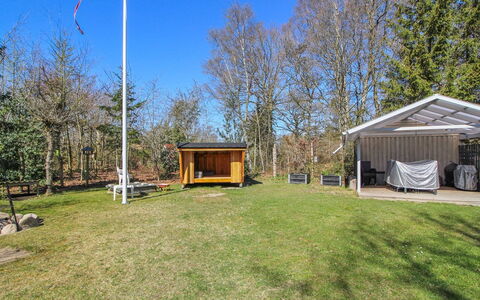 Razmo - 300M from the Sea: Dach, Haus, Zuhause, Hütte, Abstellgleis, Estate, Auffahrt, Gartenbauten, Garten, Schuppen