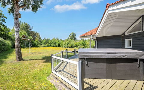 Waltraud - 500M from the Sea: Schwimmbad, Bauernhaus, Estate, Villa, Resort, Hazienda, Eco Hotel, Hinterhof