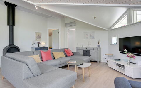 Waltraud - 500M from the Sea: Schwimmbad, Bauernhaus, Estate, Villa, Resort, Hazienda, Eco Hotel, Hinterhof