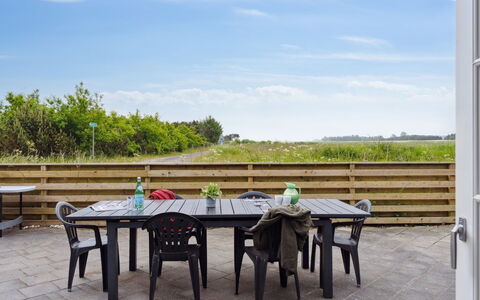 Hæryst - 175M from the Sea: Wohngebiet, Dach, Vorort, Auffahrt, Estate, Kamin
