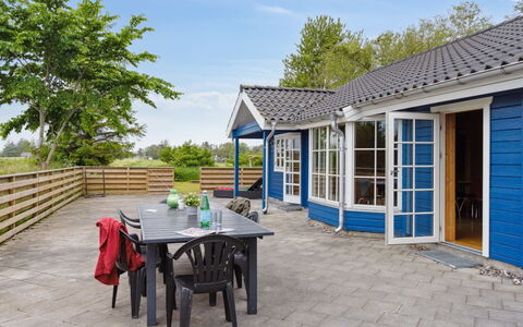 Hæryst - 175M from the Sea: Wohngebiet, Dach, Vorort, Auffahrt, Estate, Kamin