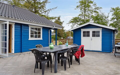 Hæryst - 175M from the Sea: Wohngebiet, Dach, Vorort, Auffahrt, Estate, Kamin