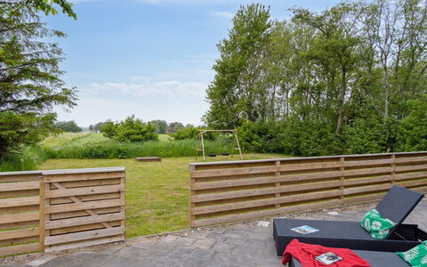 Hæryst - 175M from the Sea: Wohngebiet, Dach, Vorort, Auffahrt, Estate, Kamin