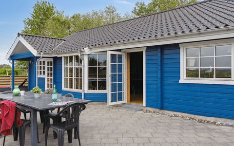 Hæryst - 175M from the Sea: Wohngebiet, Dach, Vorort, Auffahrt, Estate, Kamin