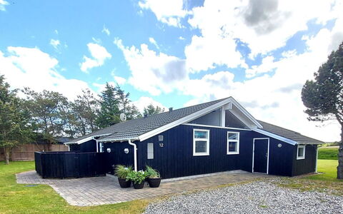 Thorin - 100M from the Sea: Dachdecken, Hütte, Haus, Dach, Zuhause, Bauernhaus, Hütte, Estate, Dorf