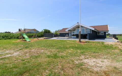 Edmer - 50M from the Sea: Dach, Haus, Zuhause, Hütte, Abstellgleis, Estate, Auffahrt, Gartenbauten, Garten, Schuppen
