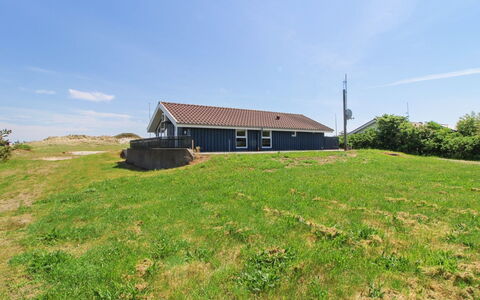 Edmer - 50M from the Sea: Dach, Haus, Zuhause, Hütte, Abstellgleis, Estate, Auffahrt, Gartenbauten, Garten, Schuppen