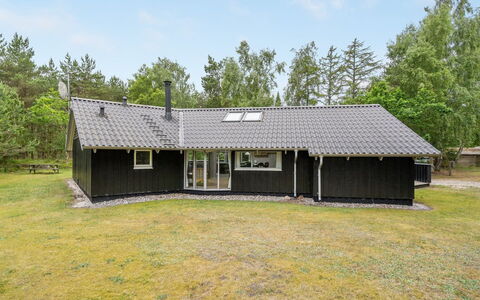 Selver - 250M from the Sea: Dach, Haus, Zuhause, Hütte, Abstellgleis, Estate, Auffahrt, Gartenbauten, Garten, Schuppen