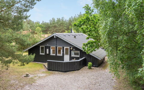 Selver - 250M from the Sea: Dach, Haus, Zuhause, Hütte, Abstellgleis, Estate, Auffahrt, Gartenbauten, Garten, Schuppen