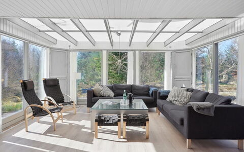 Tarja - 150M from the Sea: Holz, Interior Design, Decke, Möbel, Fussboden, Flooring, Wohnzimmer, Couch, Holzboden, Stuhl