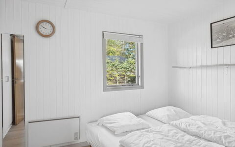 Tarja - 150M from the Sea: Wand, Holz, Fussboden, Flooring, Schlafzimmer, Zuhause, Decke, Tür, Bett, Planke
