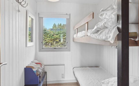 Tarja - 150M from the Sea: Holz, Schlafzimmer, Fussboden, Zuhause, Bett, Decke, Bettrahmen, Bedding, Etagenbett, Bettdecke