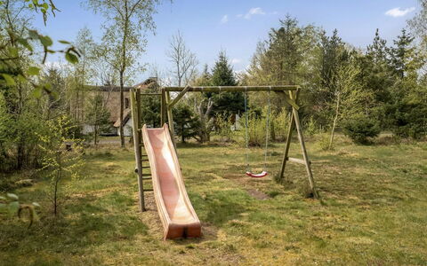 Tarja - 150M from the Sea: Holz, Spielplatz Rutsche, Spielmittel, Garten, Rutsche, Hinterhof, Rasen, Landscaping, Garten, Schatten