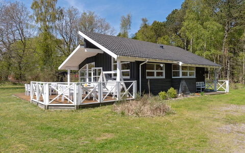Petri - 500M from the Sea: Hütte, Zuhause, Haus, Dach, Veranda, Estate, Abstellgleis, Gartenbauten, Bauernhaus, Garten
