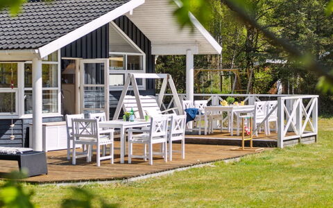 Petri - 500M from the Sea: Hütte, Zuhause, Haus, Dach, Veranda, Estate, Abstellgleis, Gartenbauten, Bauernhaus, Garten