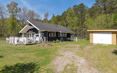 Petri - 500M from the Sea: Hütte, Zuhause, Haus, Dach, Veranda, Estate, Abstellgleis, Gartenbauten, Bauernhaus, Garten