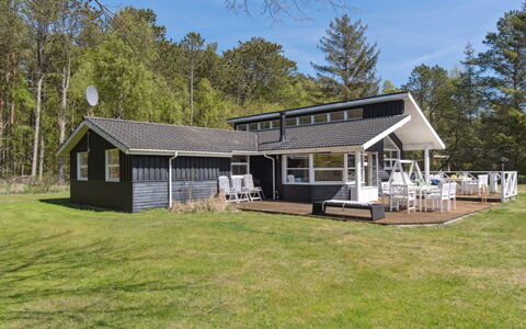 Petri - 500M from the Sea: Hütte, Zuhause, Haus, Dach, Veranda, Estate, Abstellgleis, Gartenbauten, Bauernhaus, Garten