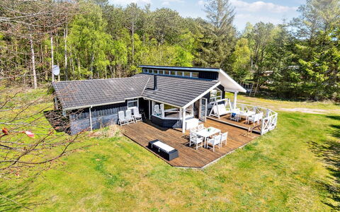 Petri - 500M from the Sea: Hütte, Zuhause, Haus, Dach, Veranda, Estate, Abstellgleis, Gartenbauten, Bauernhaus, Garten