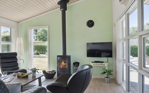 Bertram - 1.9Km from the Sea: Dachdecken, Hütte, Haus, Dach, Zuhause, Bauernhaus, Hütte, Estate, Dorf