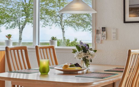 Rayla - 150M from the Sea: Möbel, Holz, Flooring, Interior Design, Fussboden, Tabelle, Light Fixture, Decke, Esszimmer, Küche & Esszimmer Tisch