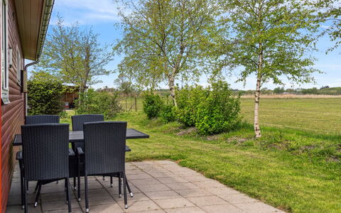 Rayla - 150M from the Sea: Strauch, Grundstueck, Garten, Rasen, Landscaping, Garten, Gartenmöbel, Schatten, Stuhl, Hinterhof