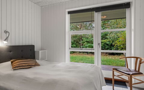 Berta - 300M from the Sea: Interior Design, Holz, Flooring, Decke, Fussboden, Schlafzimmer, Möbel, Holzboden, Bett, Zimmer