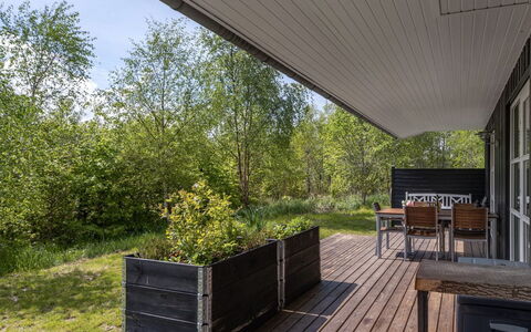 Berta - 300M from the Sea: Holz, Dach, Haus, Hütte, Tür, Zuhause, Abstellgleis, Grundstueck, Gartenbauten, Schuppen