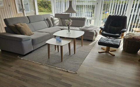 Raadengaard - 400M from the Sea: Möbel, Flooring, Fussboden, Holzboden, Interior Design, Zuhause, Wohnzimmer, Laminatboden, Zimmer, Stuhl