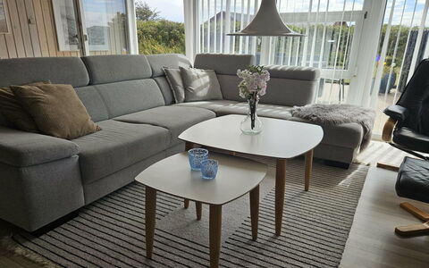 Raadengaard - 400M from the Sea: Möbel, Interior Design, Fussboden, Flooring, Zuhause, Wohnzimmer, Holzboden, Haushaltsgerät, Zimmerpflanze