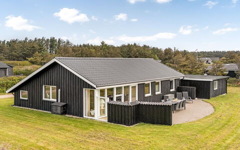 Raadengaard - 400M from the Sea: Schwimmbad, Gartenmöbel, Möbel, Resort, Flagstone, Eco Hotel, Schatten, Stuhl, Freizeit, Estate