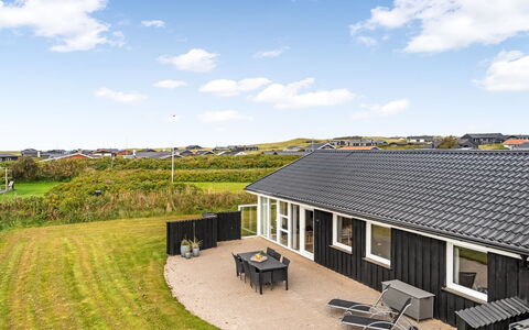 Raadengaard - 400M from the Sea: Schwimmbad, Gartenmöbel, Möbel, Resort, Flagstone, Eco Hotel, Schatten, Stuhl, Freizeit, Estate