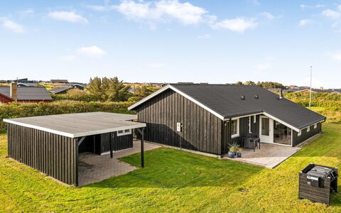 Raadengaard - 400M from the Sea: Schwimmbad, Gartenmöbel, Möbel, Resort, Flagstone, Eco Hotel, Schatten, Stuhl, Freizeit, Estate