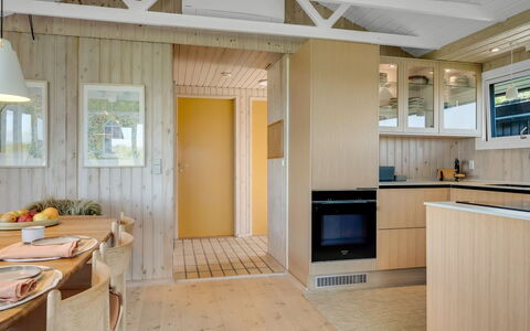 Aatu - 360M from the Sea: Flooring, Holz, Interior Design, Fussboden, Decke, Küche, Möbel, Countertop, Zimmer, Zuhause