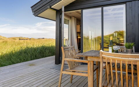 Aatu - 360M from the Sea: Dach, Haus, Zuhause, Hütte, Abstellgleis, Estate, Auffahrt, Gartenbauten, Garten, Schuppen