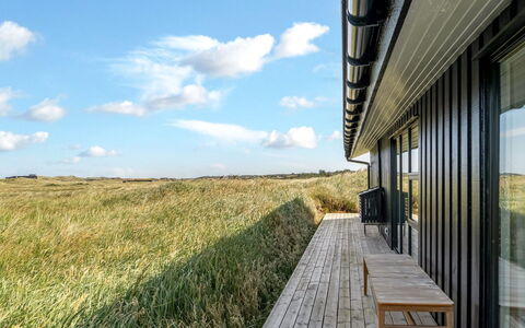 Aatu - 360M from the Sea: Dach, Hütte, Zuhause, Schatten, Abstellgleis, Bauernhaus, Veranda, Outdoor Struktur, Gartenbauten