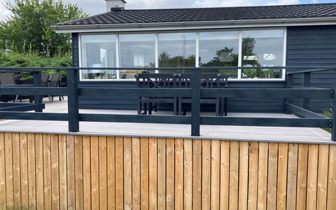 Shaya - 340M from the Sea: Holz, Verbundwerkstoff, Zaun, Geländer, Deck, Balkon, Planke, Hartholz, Holzbeize, Veranda