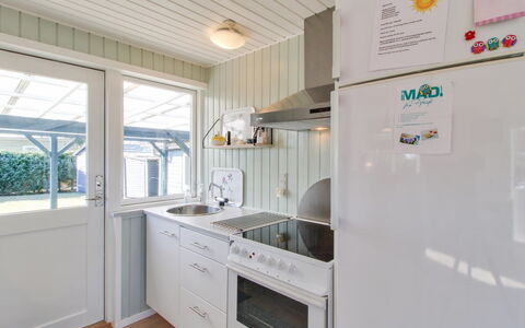 Shaya - 340M from the Sea: Holz, Interior Design, Flooring, Major Appliance, Decke, Küche, Fussboden, Countertop, Küchengerät, Cabinetry