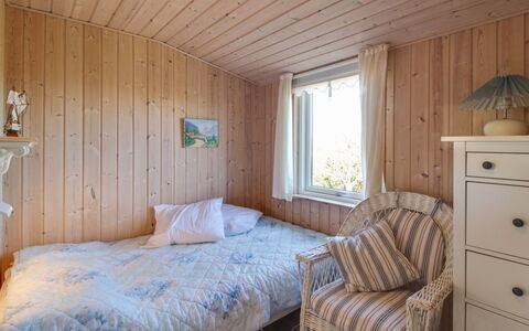 Shaya - 340M from the Sea: Schlafzimmer, Holz, Bett, Interior Design, Flooring, Fussboden, Möbel, Decke, Bettdecke, Bedding