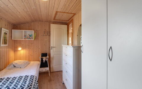 Shaya - 340M from the Sea: Holz, Flooring, Fussboden, Interior Design, Schlafzimmer, Decke, Möbel, Zimmer, Bett, Holzbeize