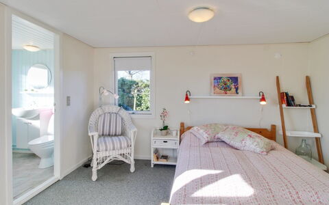 Shaya - 340M from the Sea: Möbel, Interior Design, Decke, Flooring, Schlafzimmer, Fussboden, Bett, Zimmer, Zuhause, Bettdecke