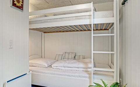 Cholena - 700M from the Sea: Bett, Etagenbett, Schlafzimmer, Bedding, Bettdecke, Interior Design, Holz, Fussboden, Flooring, Möbel